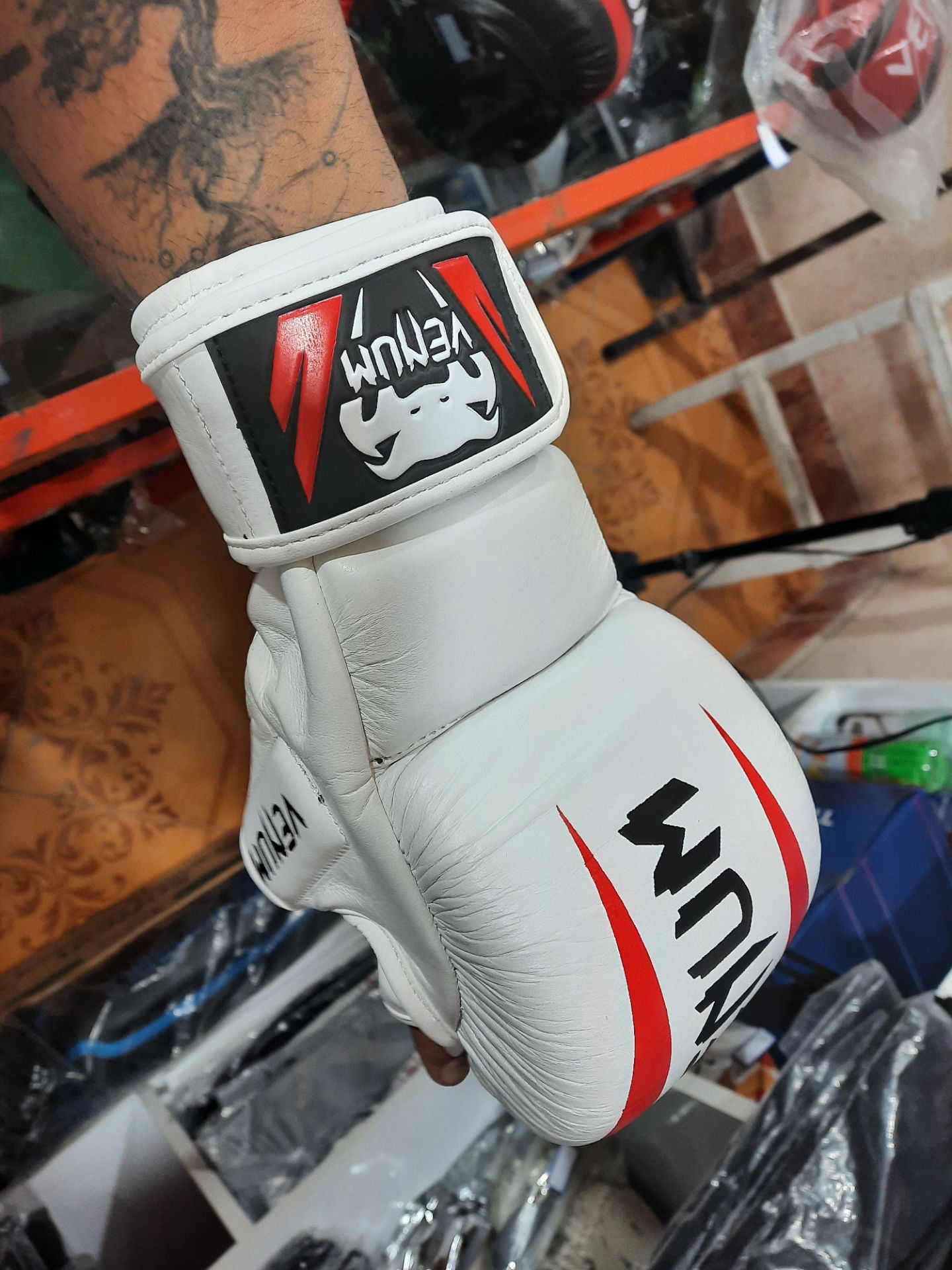 IMG_20260604_111252_748 دستکش اسپارینگ MMA چرم Venum - Image 1